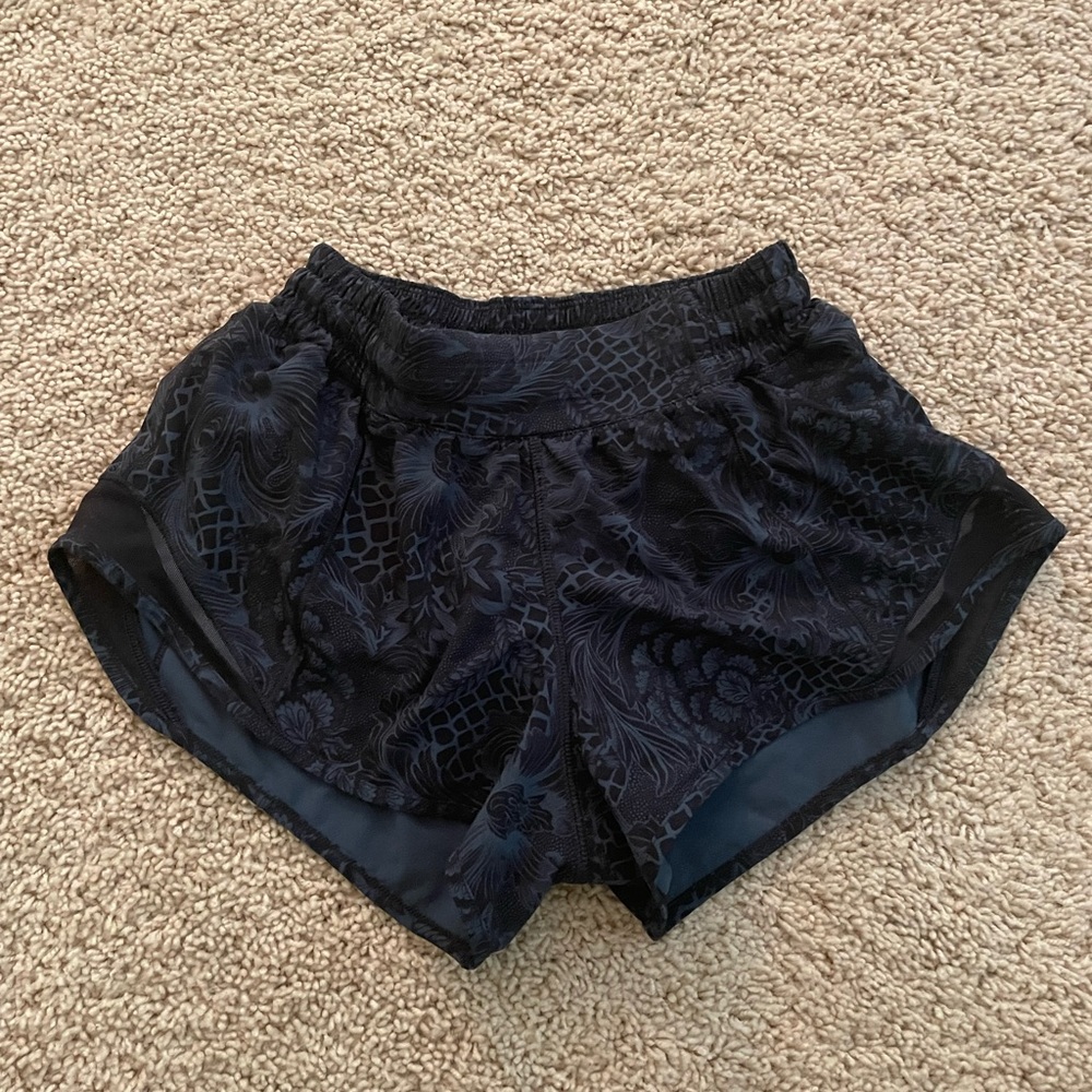 Lululemon Hotty Hot Shorts! 🖤💙